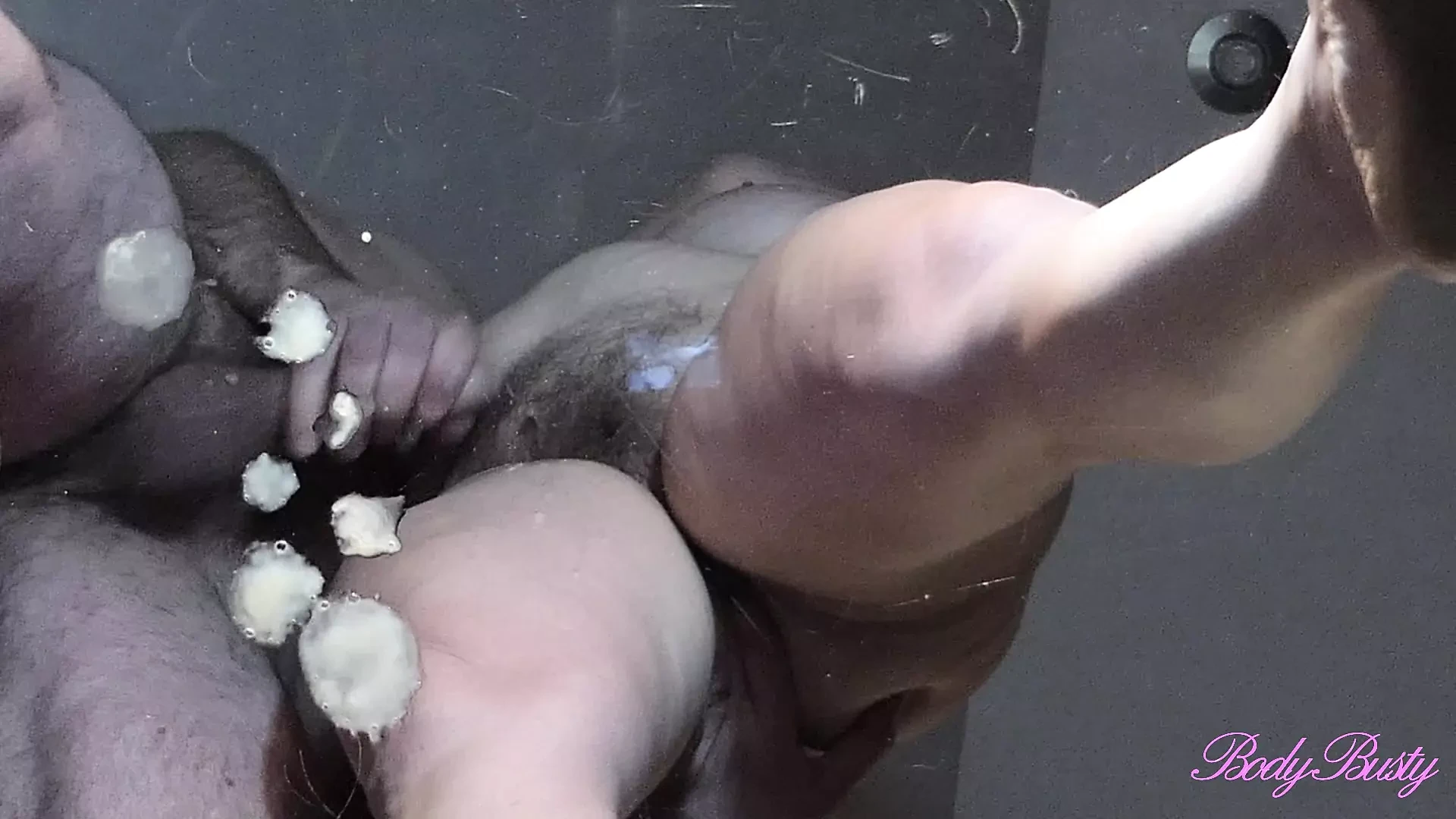 Ejaculação vista de baixo na minha esposa curvilínea
