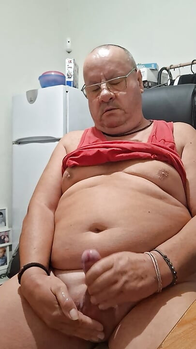 Lope masturbates on cam
