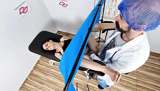 Fake gynecologist couldn't resist and lost his reason seeing open pussy!