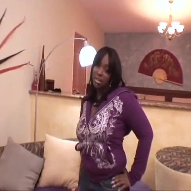 Pepek montel hitam besar ditembusi... Pancutan mani dalam mulut