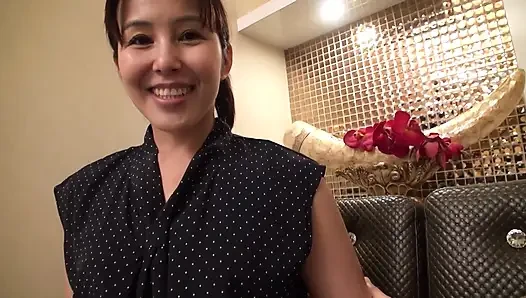 K-Cup супер молочная жена, Megumi, 42-летняя