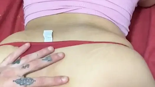 "Komm mit mir" Einsame stiefmutter schlägt ihren stiefsohn vor