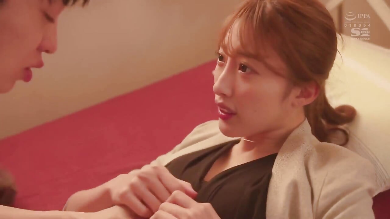 Flaca hermosa maestra quiere usar sus piernas y pies en pantimedias para que te corras muchas veces. Parte 1