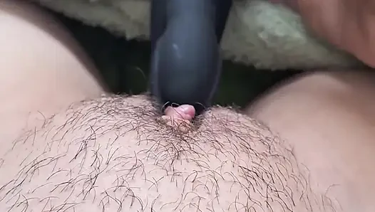 Orta yaşlı seksi kadın orgazm seks oyuncağı yanıyor