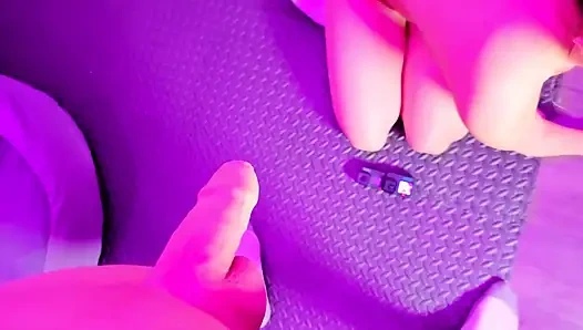 di atas tongkat di mulutnya