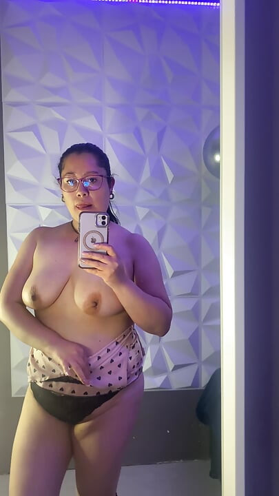 ENJOY HOW I UNDRESS IN FRONT OF YOU