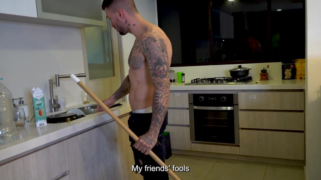 18 岁的哥伦比亚继妹趁父母不在的时候操她姐夫的绿帽奴！Naty delgado和rauls Bud