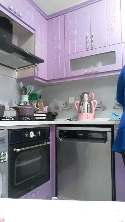 Turkish milf in the kitchen