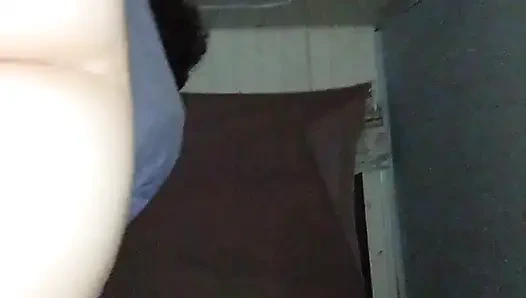 Aku datang dan dia terus duduk