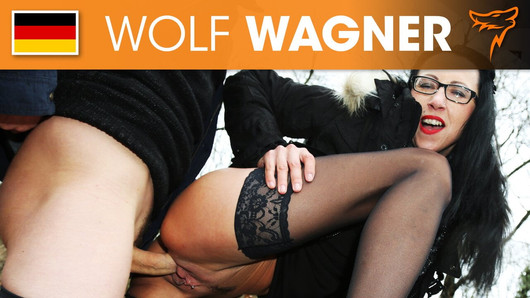 Jason Steel schiebt Stella im Park seinen Ast rein! Wolfwagner.com