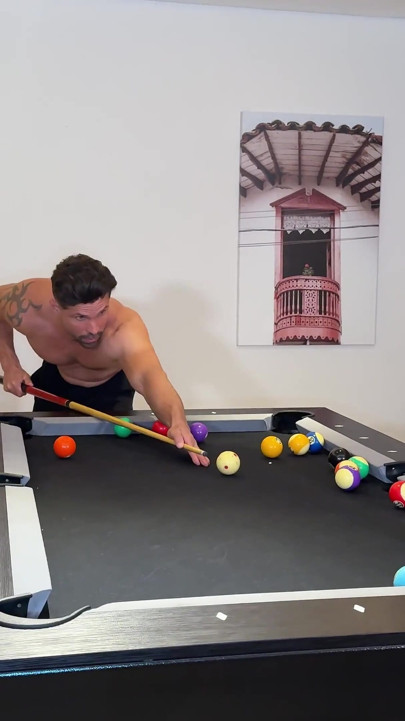 Bilardo Oyunu, Büyük Bir Latin Adamla Sıcak Bir Atışma Ile Sona Erdi - Şeytan Khloe