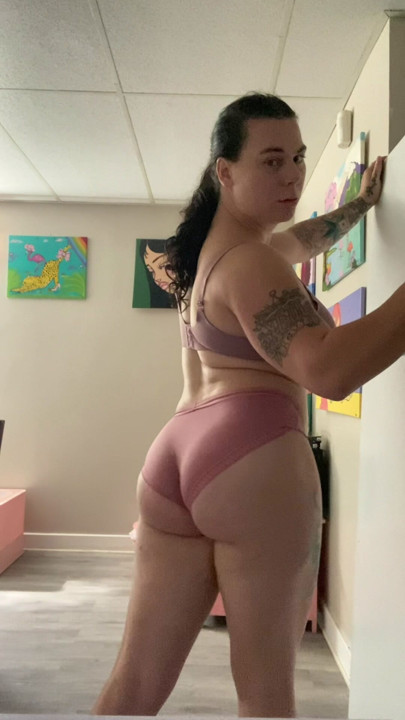 Big ass tgirl posing