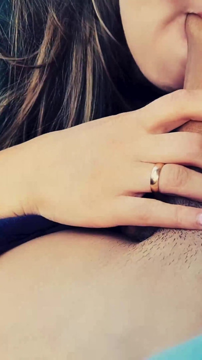 Rysk styvdotter, sugade sin styvfars kuk och fick sperma i munnen