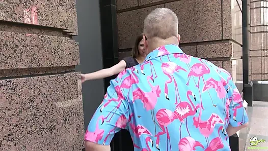 Alice Maze трахается дважды с вагинальным и анальными кримпаями