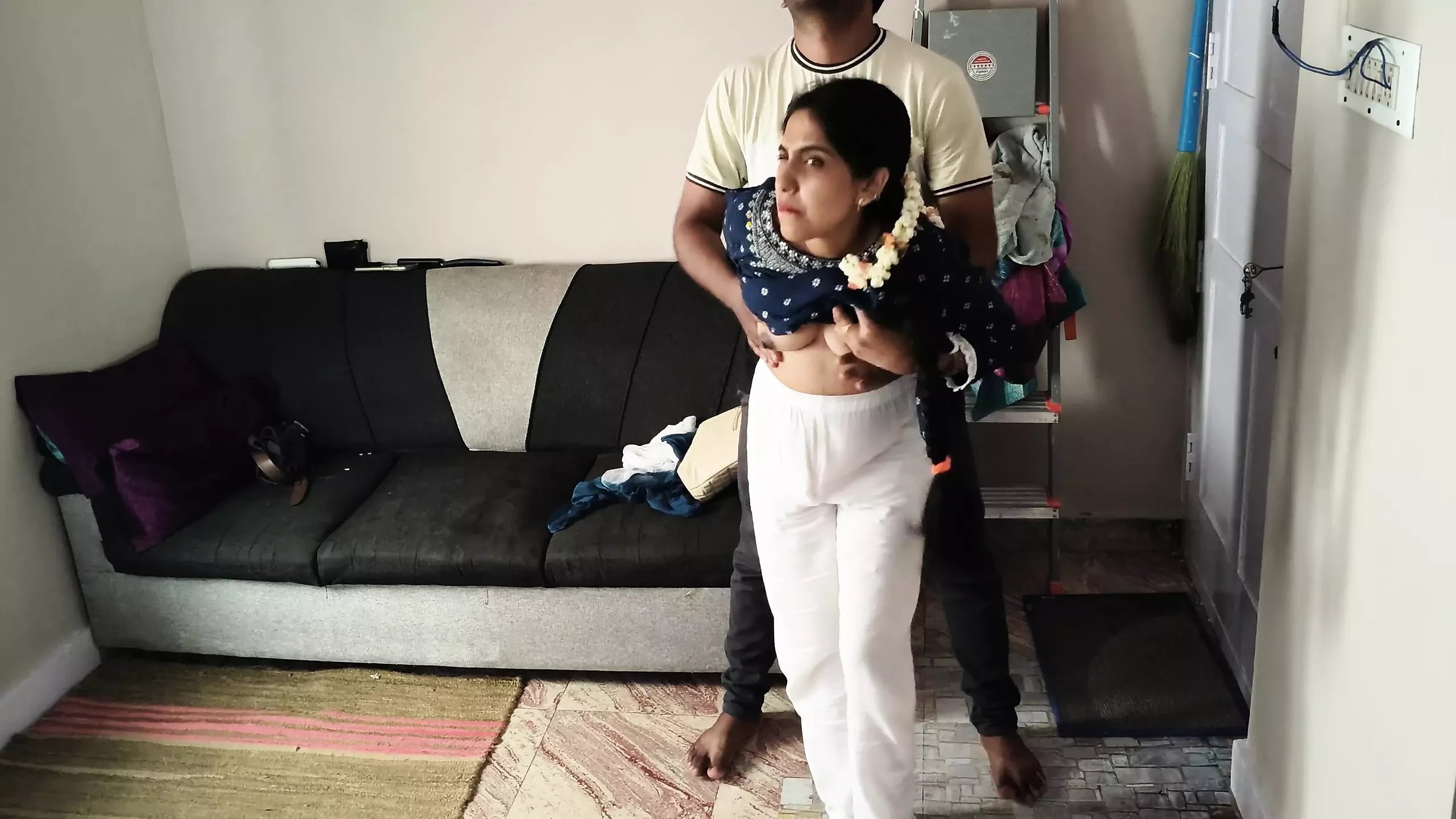 Gadis desa india pertama kali dientot