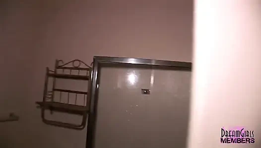 Видео, начинающая девушка получает вылиз киску и мастурбирует на весенних каникулах