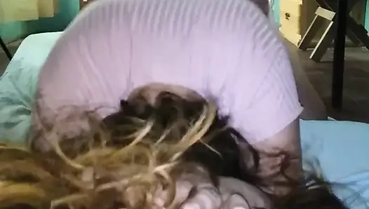 Aku merekam aku lagi asik pacarku pakai gaun pink