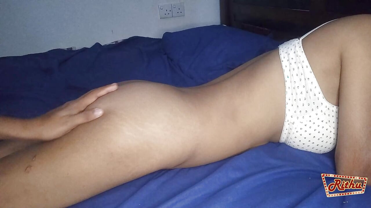 Não goze dentro, por favor, eu ainda não estou pronto ... Real amador casal em sexo caseiro - sri lanka