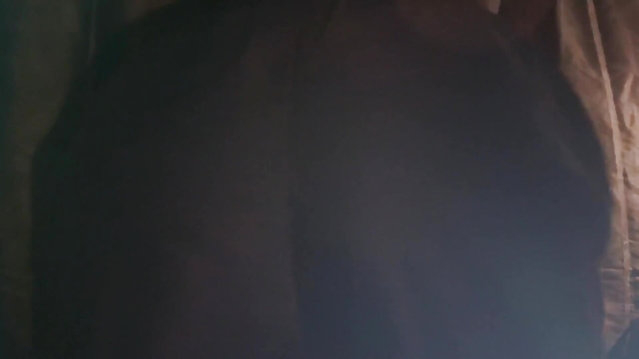 Egzotyczne femboy fitness w chastity striptizs i przysiady w twarzy