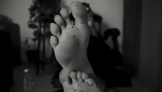 Hey ezik edepsiz ayaklarımı izliyor İtalyan tanrıçan