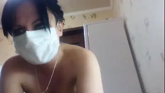 Гигантский доктор раздавит ваше тело сиськи своими руками в латексе и ее большим обнаженным телом