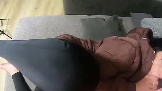 İşeme, boşalma ve deli gömleği takıntılı oral seks, altın duş ve ıslak fetiş oyunu