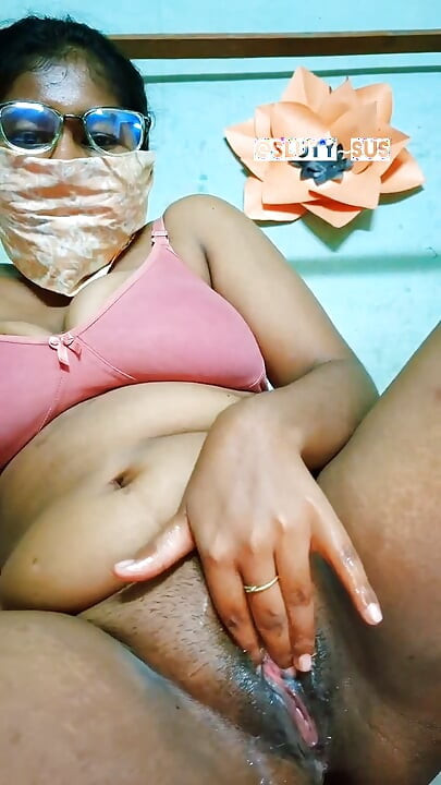 Desi chubby teen fingaring wet pussy