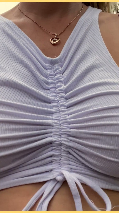 Wifey älskar att vara braless hela tiden. | Klipp 2