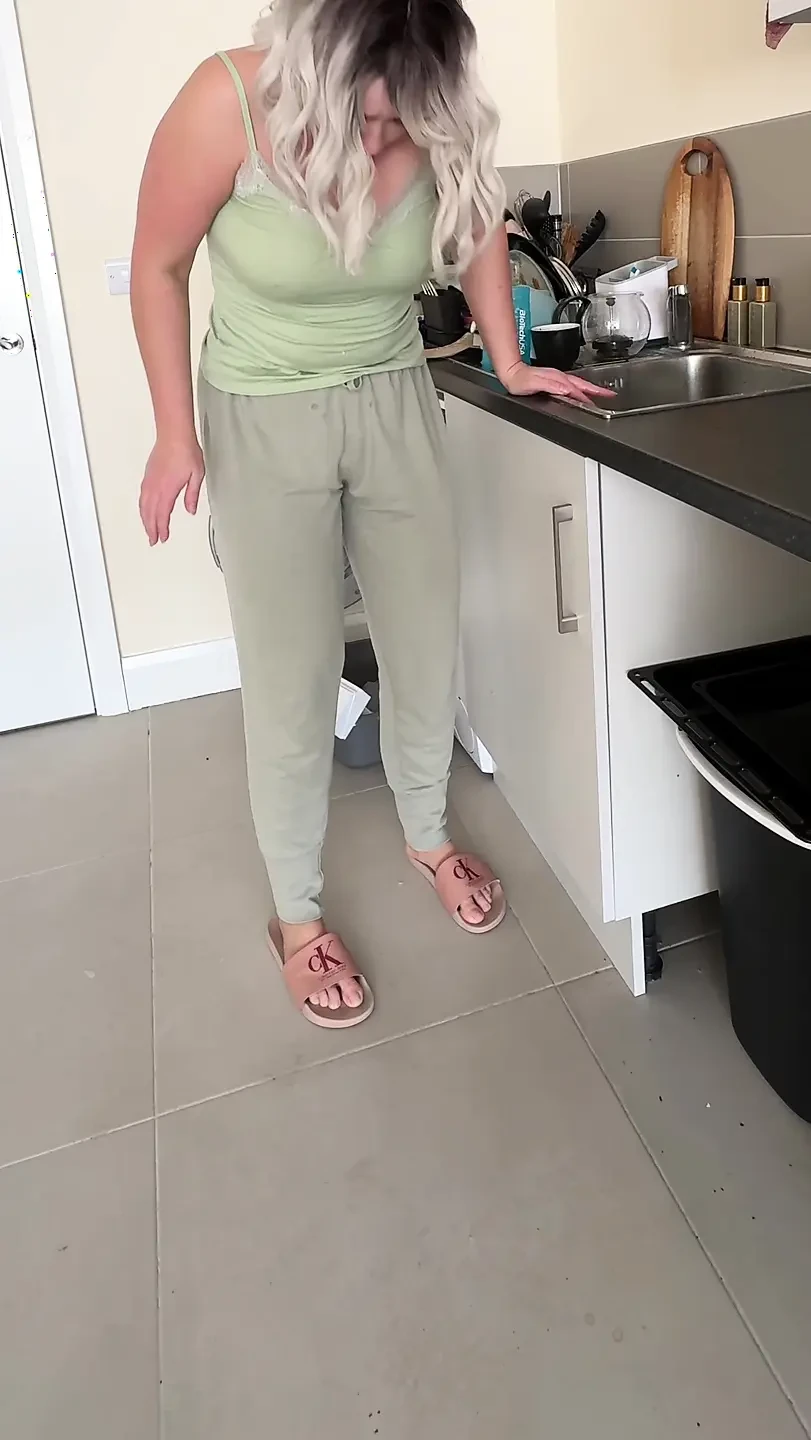 盘子大战全膀胱...我失去了控制, 在裤子里撒尿