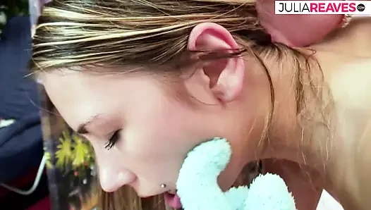 Gadis seksi nyepong kontol besar dan lanjut goyangin kontolnya sampai dicrot di mulut