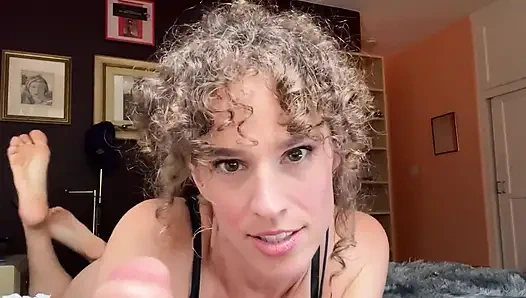 31 talimatı Üvey anne kocası tarafından aldatıldığına inanamıyorum... Evde olduğunu bilmeden üvey oğlunun odasına giriyor