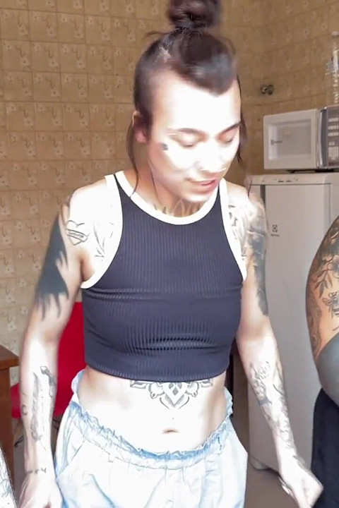 The Chubby Girl Invited Her Friends Over for an Afternoon of Sex