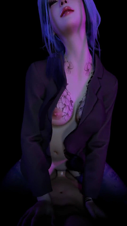Blue Marin Lap Dance (versiune cu tatuaje) | Clip 1