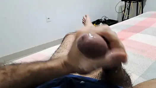 It made me so horny that I came twice in a row in the handjob!