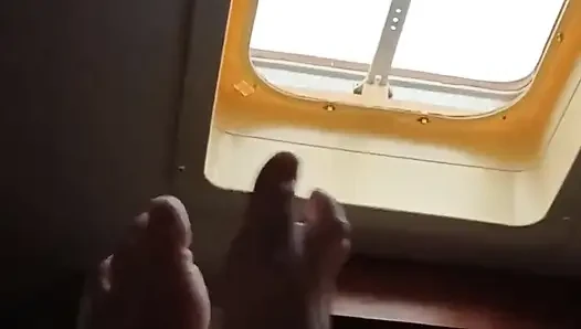 Ayak tutkunları duvarda çıplak ayakla oynuyorum