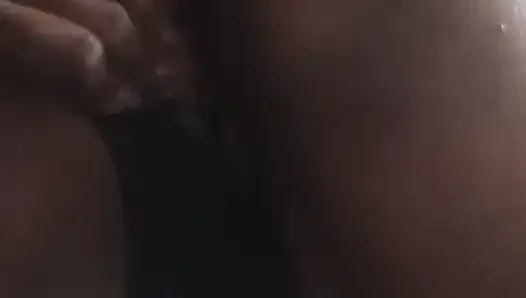 Sebuah misteri kecil. Sedikit godaan. Sisanya menunggumu di belakang layar.