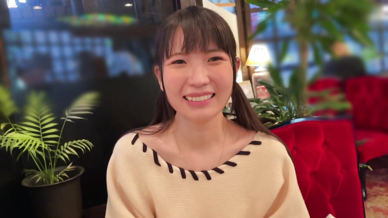 A118F03 A natural, innocent, small-animal-type girl with a lingering innocence! Meeting at a café and moving to a love hotel, starting with a toast and a sneaky filming sex scene!