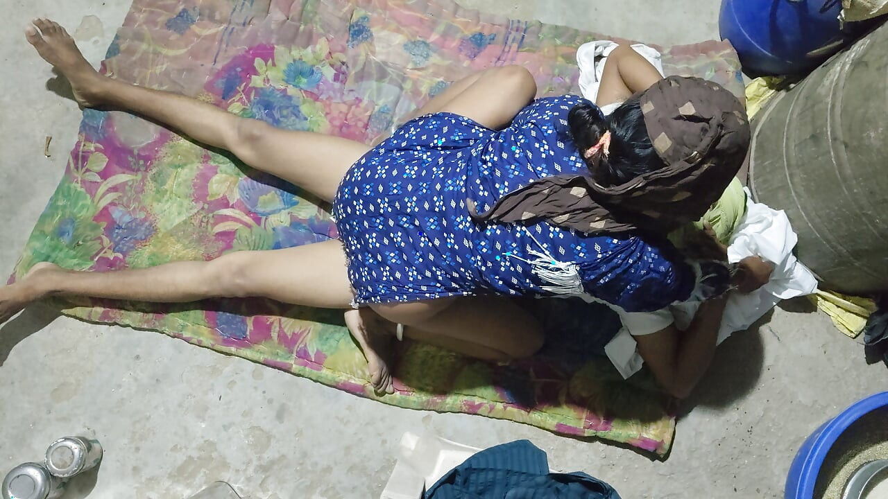 Fată drăguță sexy din satul de la țară
