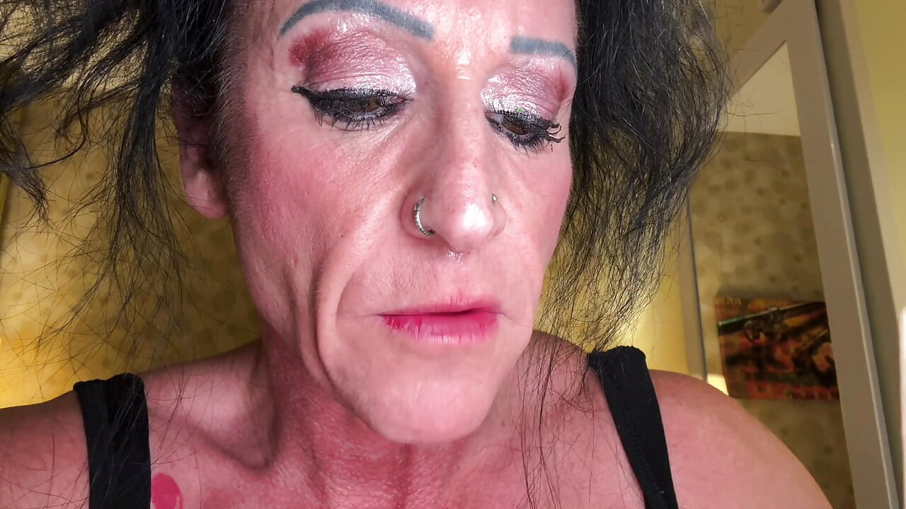 Gulp Thanksgiving: Goddess Kandy Feasts & Swallow You Down Her Throat
