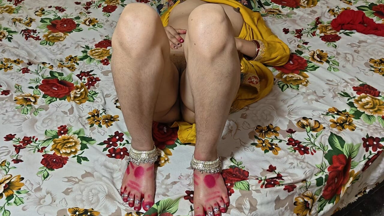 Sora vitregă se futea cu degetul în camera pe care am vizitat-o, coloană sonoră hindi clară