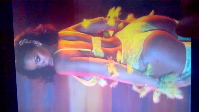 CUM ON RIHANNA ASS