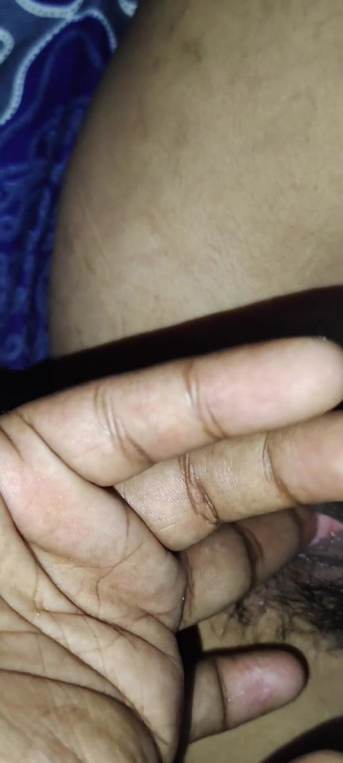 village girlfriend ko kamre me choda condom lga kr  pehli baar | Clip 1