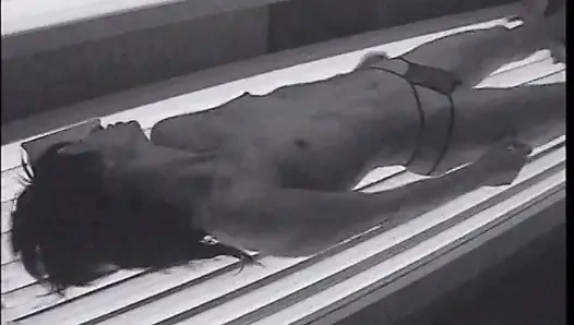 Sevimli koyu saçlı hasta Monika Unco yeni tıp testinde yer almak için seçildi