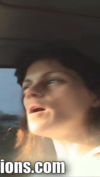 Spannender moment aus "OK Titty WOODS, gefickte schlampe, prostituierte geschichten und schwanz rauchende fotze, die draußen knallt"