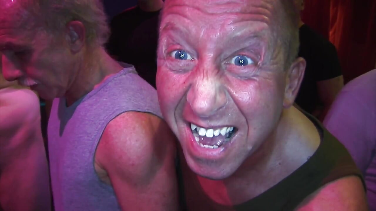 Bukkake-gangbang for the Paris Pink!