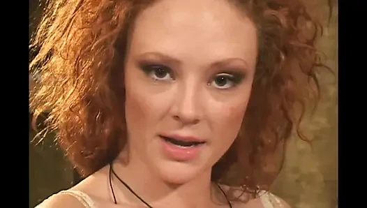 Cewek nakal toket besar didobel penetrasi