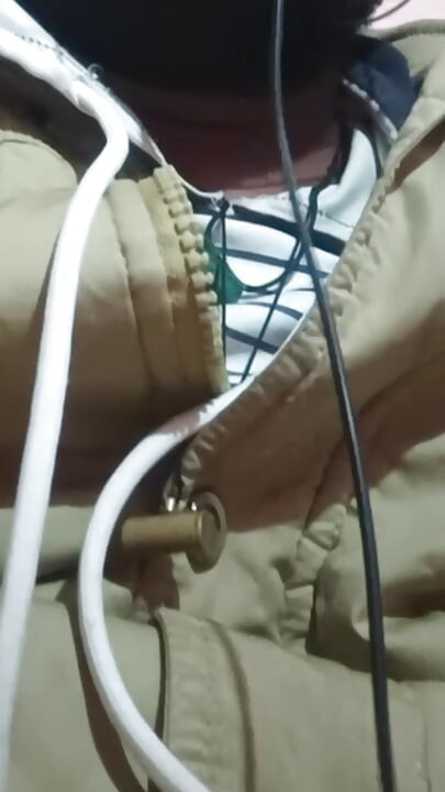 Το Ινδό αγόρι Ismart ήταν δύσκολο να κυριαρχήσει στον εαυτό της