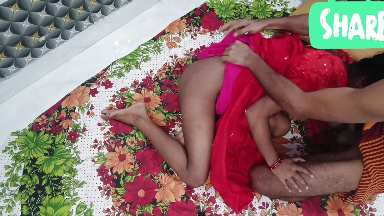 bhaartiy bhaabhi laal paaranprik poshaak devar ke saath antrang seks - ghar ka bana