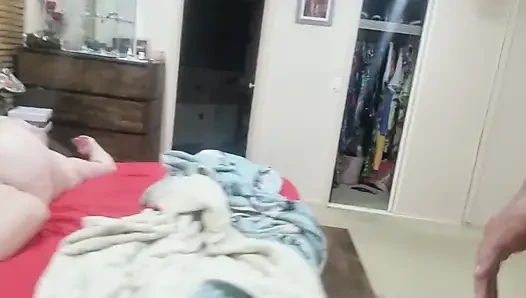 İri güzel kadın orta yaşlı seksi kadının yüzüne sikiliyor