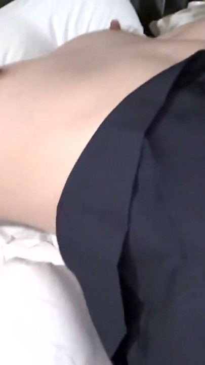 The defenseless panty flashes of the twin-neck beauty + the beautiful legs extending from the miniskirt left me, a single middle-aged man, at my limit. "What's wrong? You're acting strange today......?" | Clip 3